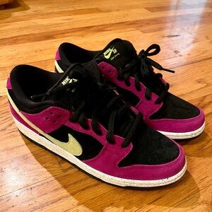 Nike SB ACG Plum size 9 men’s
